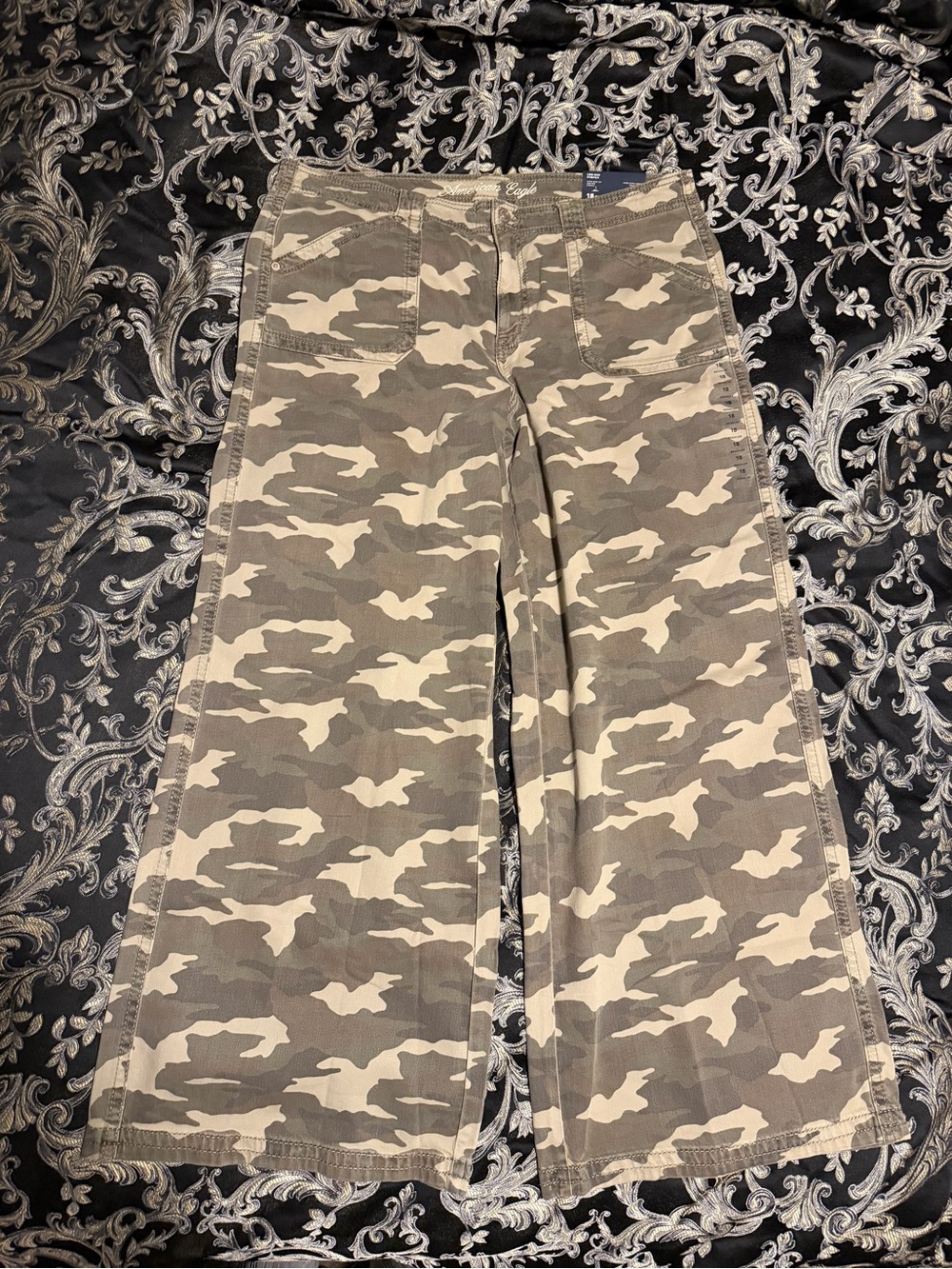 American Eagle Outfitters Men's Wide-Leg Camo Cargo Pants – Tan & Olive